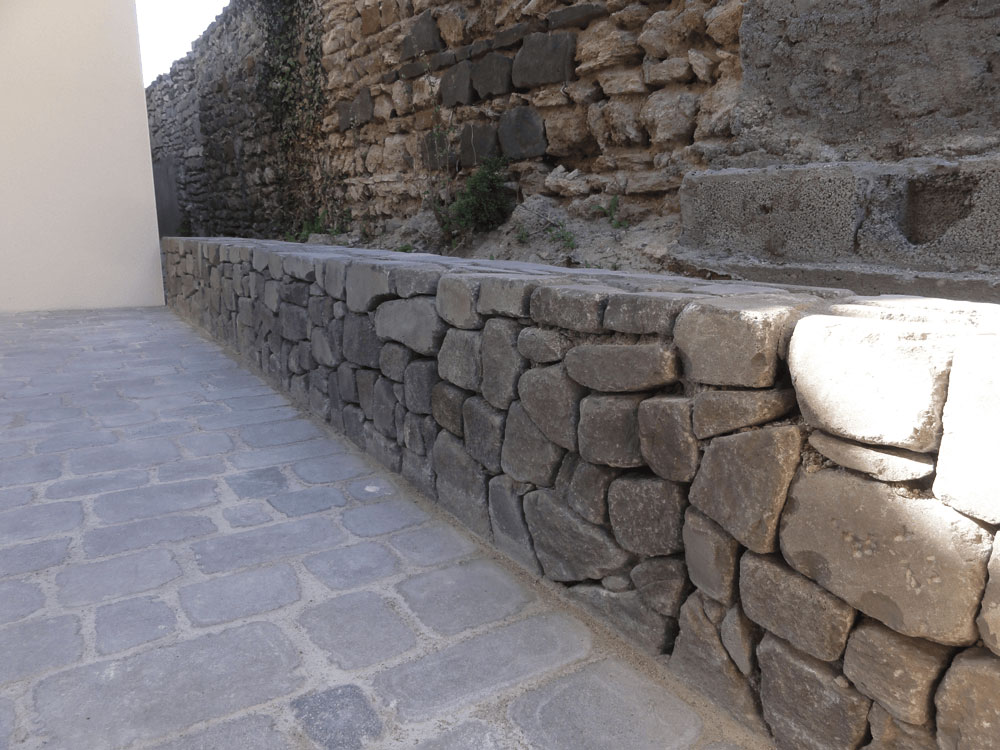 Dalles et moellons en lave d'Auvergne, Le Cheix (63) Dalles et moellons en lave d'Auvergne, Le Cheix (63)